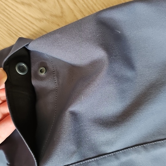 2021 Lululemon Utility Cargo Shorts 8" Inseam, Size 34 - Picture 5 of 16